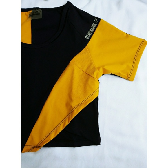 Gymshark Asymmetric Crop Top - Picture 2 of 8